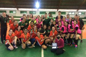 Funda&ccedil;&atilde;o de Esporte entrega placa de homenagem a familiares de Amauri Giordan