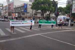 Chapec&oacute; realiza a&ccedil;&atilde;o de conscientiza&ccedil;&atilde;o sobre separa&ccedil;&atilde;o dos res&iacute;duos