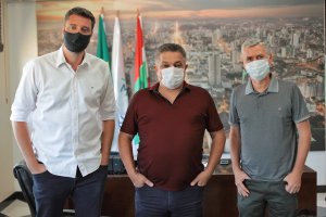 Novo presidente da Chapecoense visita o prefeito municipal