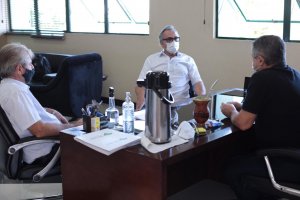 Prefeito recebe representantes do Observat&oacute;rio Social