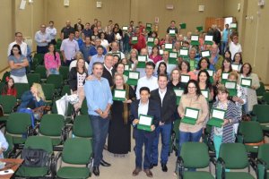 Prefeitura de Chapec&oacute; homenageia servidores com mais de 30 anos de servi&ccedil;os prestados 