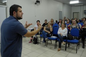 Libras como ferramenta de conviv&ecirc;ncia plena &agrave; inclus&atilde;o