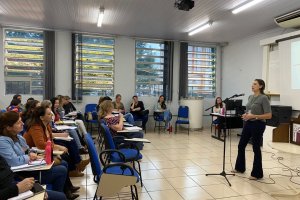 Professores municipais recebem capacita&ccedil;&atilde;o multidisciplinar