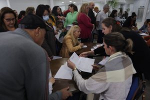 Prefeitura de Chapec&oacute; entrega cerca de 500 agendamentos de exames de colonoscopia