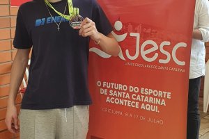 Nadador de Chapec&oacute; conquista medalha de prata nos Jogos Escolares