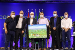 Prefeito destaca for&ccedil;a do agroneg&oacute;cio em inaugura&ccedil;&atilde;o de ind&uacute;stria de &oacute;leo de soja