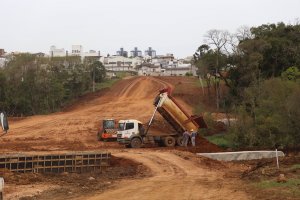 Abertura da avenida Getúlio Vargas está em fase de aterros e drenagem