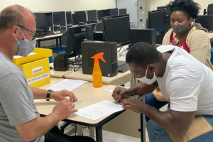 Chapecó oferece aulas de informática para jovens e adultos