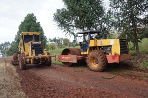 Melhorias nas estradas do interior e per&iacute;metro urbano. Confira o cronograma!