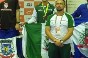 Atleta medalhista do karat&ecirc; nos JASC foi formado no Programa Atleta do Futuro