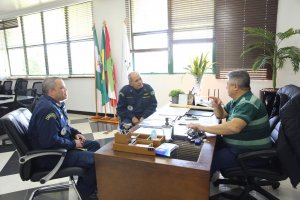 Prefeito recebe representantes da Marinha