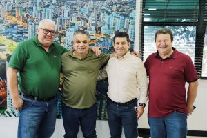 Líderes cooperativistas visitam prefeito de Chapecó