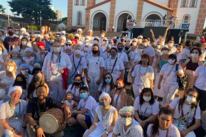 Caminhada pela fé reúne fiéis no Centro de Chapecó