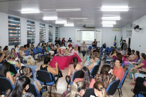 Secretaria de Educa&ccedil;&atilde;o realizou homenagem para as mulheres
