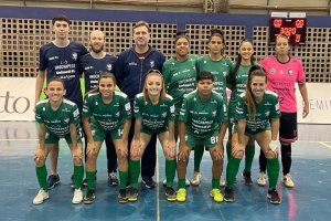 Female vence o Londrina e sobe para o terceiro lugar