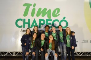 Female entra em quadra pelos JUC�s e pelo Catarinense