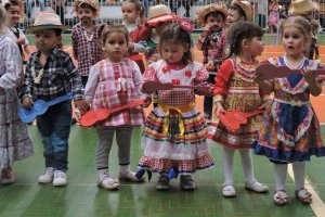 Festas juninas movimentam as institui&ccedil;&otilde;es educativas de Chapec&oacute;