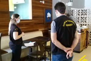 Vigilância realiza fiscalização e orientação de normas de combate à Covid