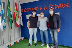 Equipe da Fundação de Esporte de Chapecó conhece experiências de outros municípios