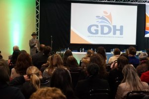 Experi&ecirc;ncia dos Trabalhos em Grupo &eacute; discutida em Chapec&oacute;