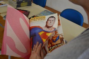 Gibiteca Itinerante leva gibis à comunidade 