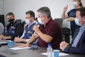 Governador anuncia 34 leitos de UTI e prefeito pede 100 mil vacinas ao Governo Federal