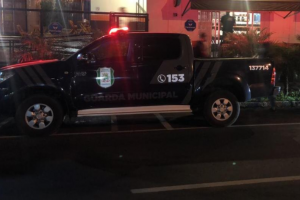 Ação conjunta interdita estabelecimento e encerra evento irregular