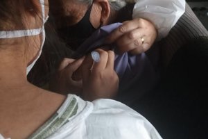 Saúde vacina 168 idosos no drive thru