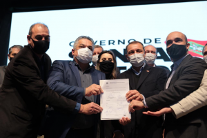 Prefeito e governador anunciam mais de R$ 60 milhões em investimentos em Chapecó