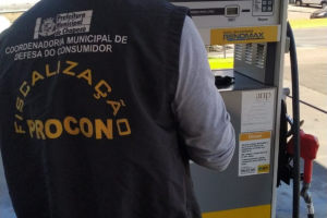 Procon de Chapecó encaminha ofício e fiscaliza postos de combustíveis