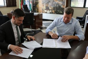 Prefeitura firma TAC com MPSC para estruturar Sistema de Controle Interno