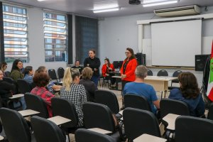 Empossado o novo Conselho de Alimenta&ccedil;&atilde;o Escolar