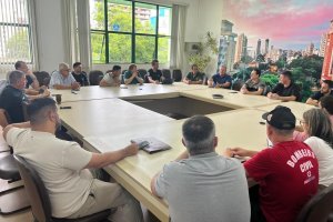 Reuni&atilde;o de avalia&ccedil;&atilde;o e medidas para recupera&ccedil;&atilde;o dos estragos provocados pelas chuvas &eacute; realizada 