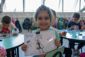 Crian&ccedil;as do CEIM Adelina Carlesso estudam planta baixa das casas