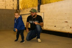 Crian&ccedil;as do CEIM Le&atilde;ozinho conhecem equipe de bocha de deficientes visuais de Chapec&oacute;