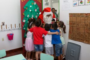 Campanha Papai Noel dos Correios realiza entrega de brinquedos