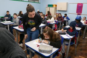 Estrat&eacute;gias pedag&oacute;gicas visam garantir a alfabetiza&ccedil;&atilde;o de estudantes do Ensino Fundamental