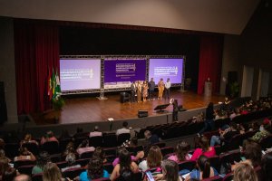 Chapecó recebe o 4º Seminário Regional sobre Educação promovido pela AMOSC