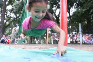 Arte do desenho e pintura são trabalhados em CEIM de Chapecó