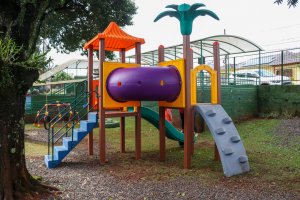 Escolas e CEIM`s da Rede Municipal de Ensino recebem parques e brinquedos infantis