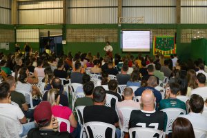Institui&ccedil;&otilde;es de ensino realizam assembleias de pais
