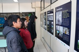 Exposi&ccedil;&atilde;o fotogr&aacute;fica conta a hist&oacute;ria de Chapec&oacute; para estudantes da EJA