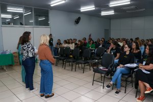 Revista de Arte e Língua Inglesa é entregue para Equipes Gestoras da Educação Infantil Municipal