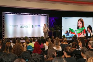 Secretaria de Educa&ccedil;&atilde;o realiza palestra para seus profissionais