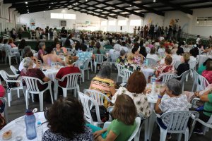 Atividade comemora o dia das m&atilde;es na Cidade do Idoso