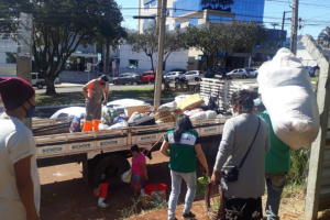 Assist&ecirc;ncia Social acompanha retirada de ind&iacute;genas de terreno na Get&uacute;lio Vargas