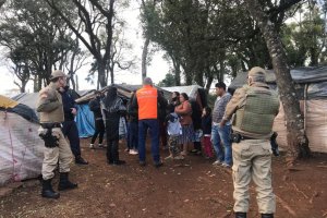 For&ccedil;a-tarefa orienta ind&iacute;genas sobre cuidados com o frio