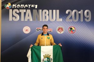 Karateca chapecoense mostra evolução em evento mundial