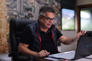 Prefeito fala para empres&aacute;rios e vereadores de RJ, SP e MG