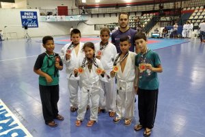 Crian&ccedil;as conquistam t&iacute;tulo geral em torneio de Jud&ocirc; 
